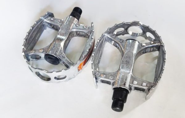 E- PAR DE PEDALES 9/16″ MTB ALUMINIO PLATEADO HERRADURA CH-08A