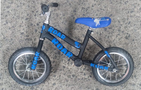 9p- BICICLETA DE BALANCE #12″ LLANTA RELLENA