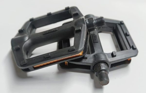1- PAR DE PEDALES 1/2 PLATAFORMA ELITE GRANDE PLASTICO NEGRO