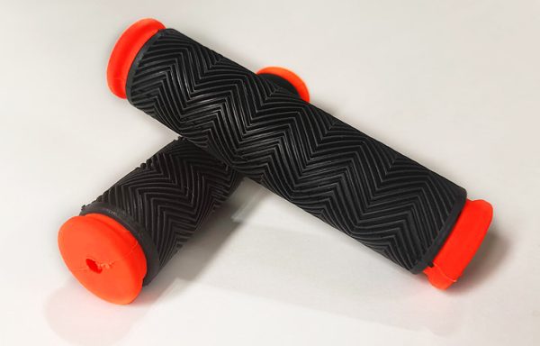 2- PAR DE PUÑOS MTB SOFT GRIP N/ROJO 125MM CONFORT