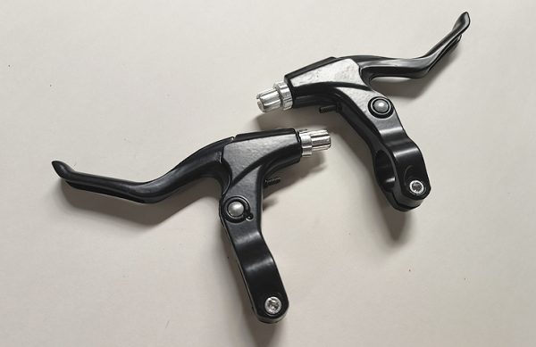 2- PAR DE MANILLAS AL NEGRO MTB