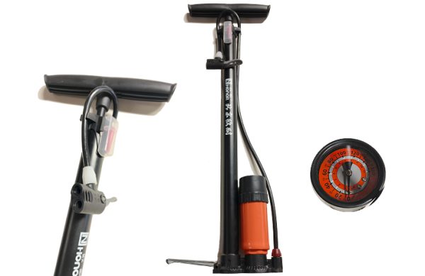 2- INFLADOR DE PIE GRANDE CON MEDIDOR PLASTICO NEGRO