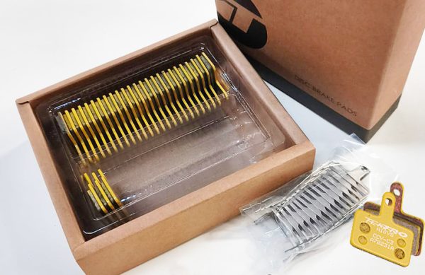 7- PASTILLAS TEKTRO CUADRADAS POR CAJA CERAMICA AMARILLAS A10YS (15PARES)