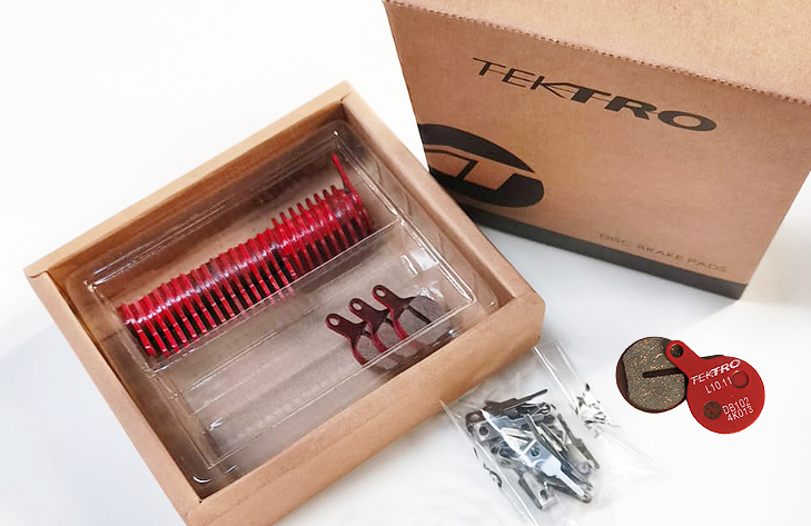 7- PASTILLAS TEKTRO REDONDAS ROJAS POR CAJA METAL CERAMICA L10 (15PARES)