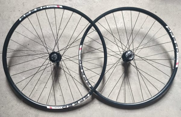 2- PAR DE AROS 29″ 32H REMACHADOS DOBLE PARED BOCINA ROSCA F/DISCO C/AGUJAS